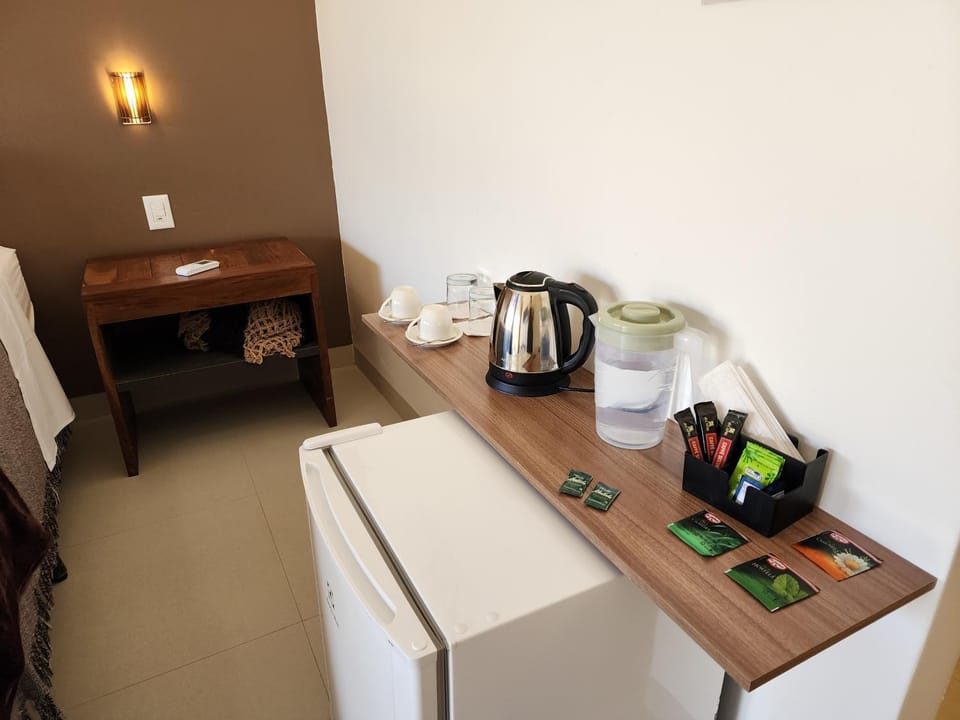 Coffee/tea facilities, oven