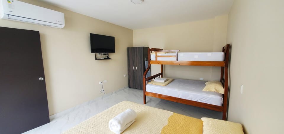 Bedroom, bunk bed