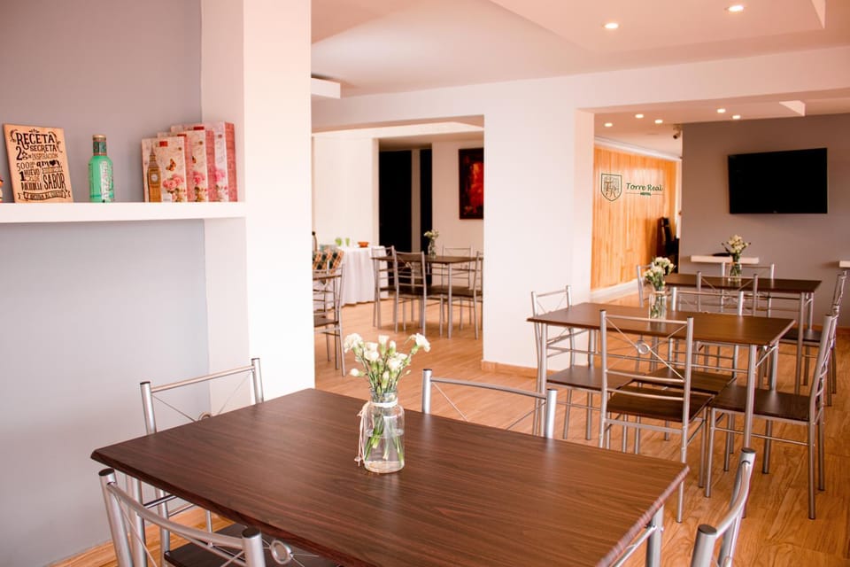Restaurant/places to eat, Communal lounge/ TV room
