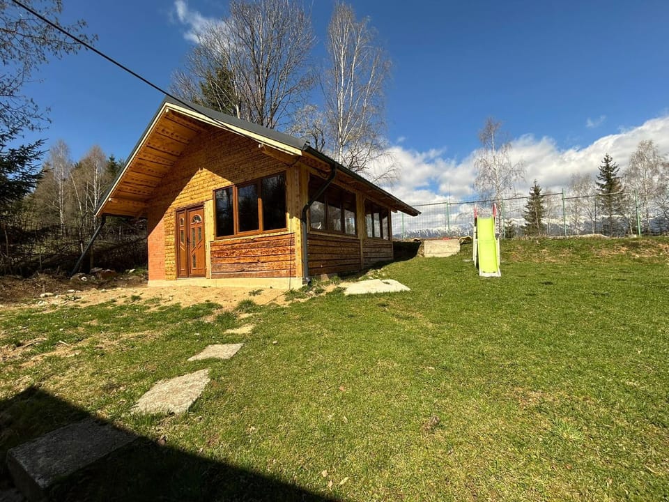 Property building, Spring, Day, Natural landscape, Garden, Garden view