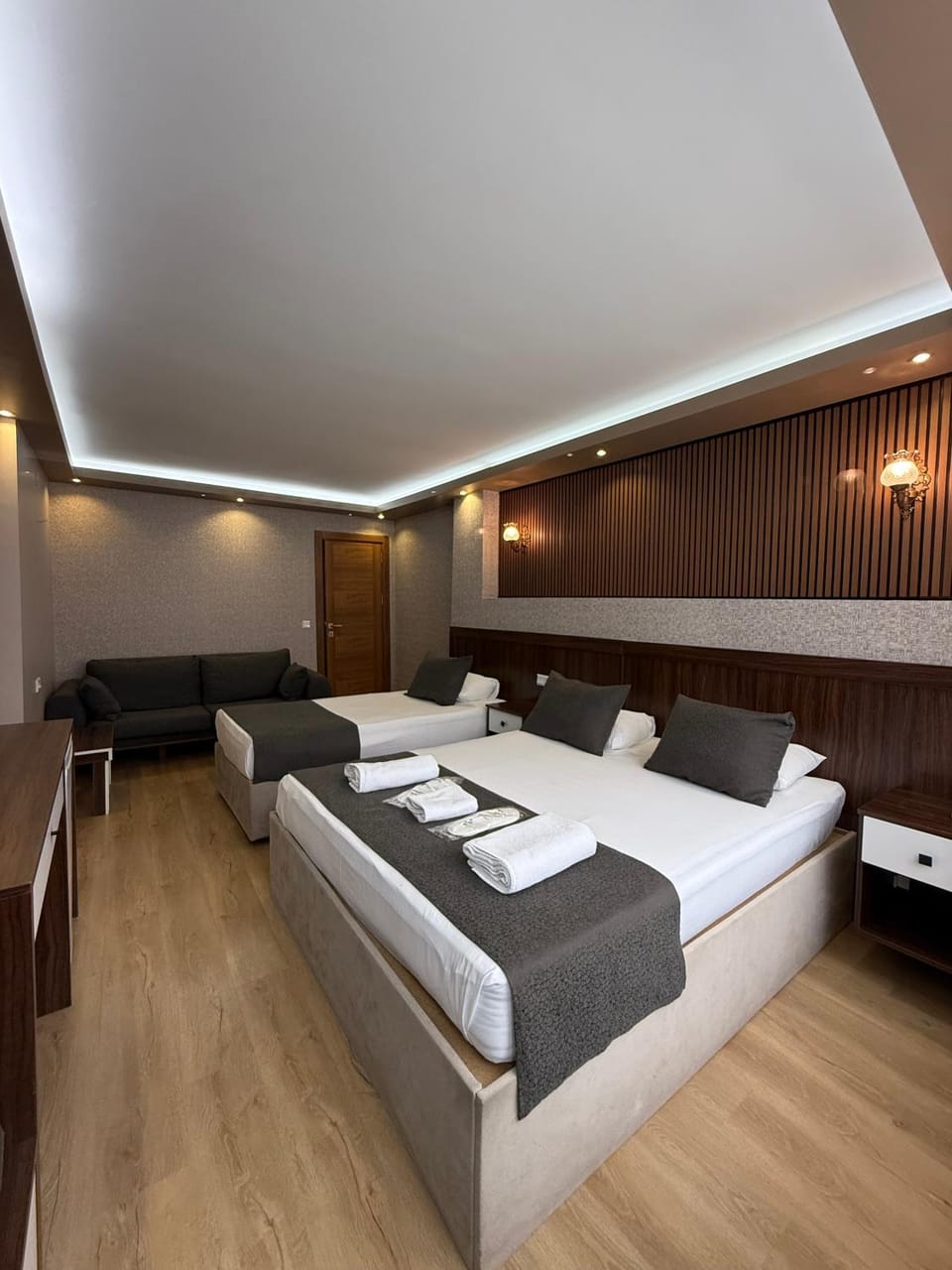 Bed, Photo of the whole room, Seating area, Bedroom