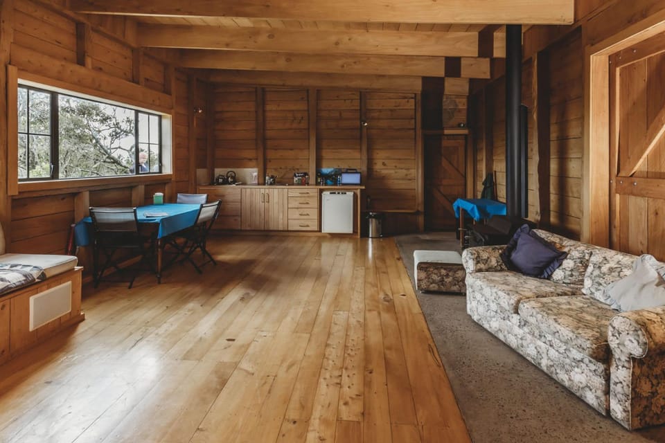 The River Retreat - off the grid escape House in Taranaki, New Zealand