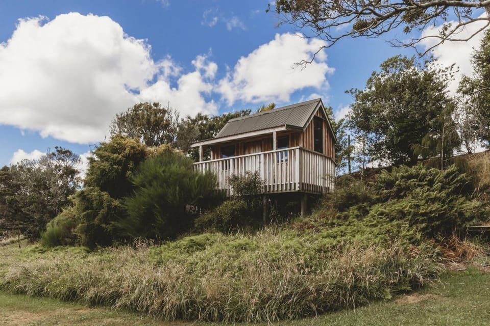 The River Retreat - off the grid escape House in Taranaki, New Zealand