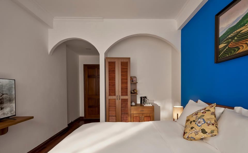 Bed, Bedroom, minibar, wardrobe