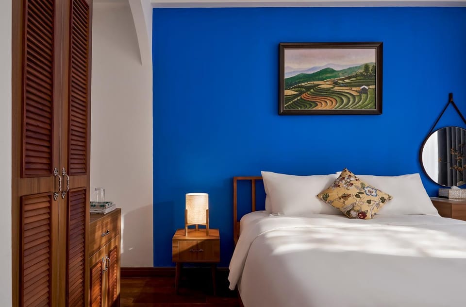 Bed, Bedroom, minibar