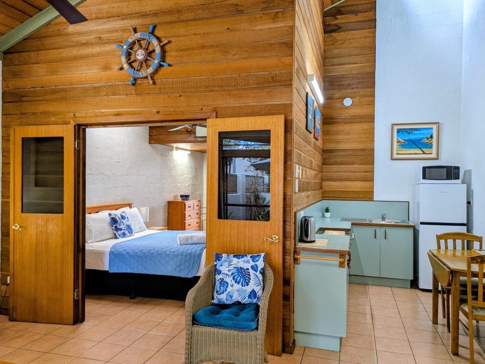 Kitchen or kitchenette, Bedroom