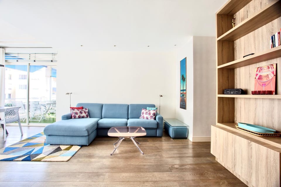 Luxurious 2 Bedrooms Apartment, 30 meter from beach Apartment in Nice