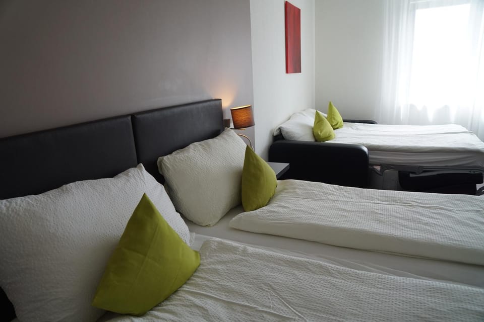 Bed, Photo of the whole room, Bedroom, Landmark view, Mountain view, Family