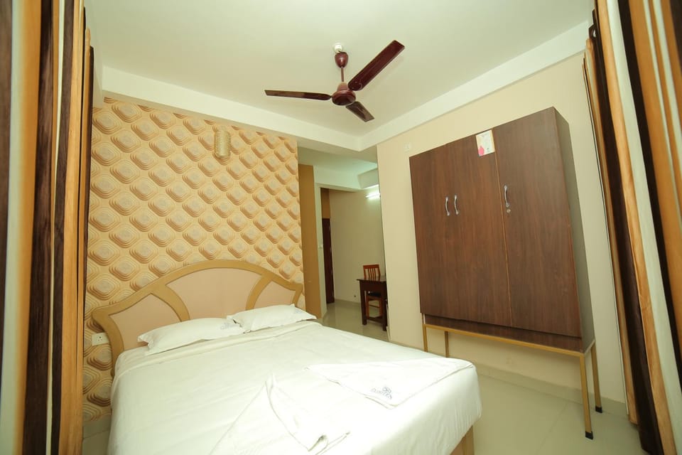 Bed, Photo of the whole room, Bedroom, fireplace