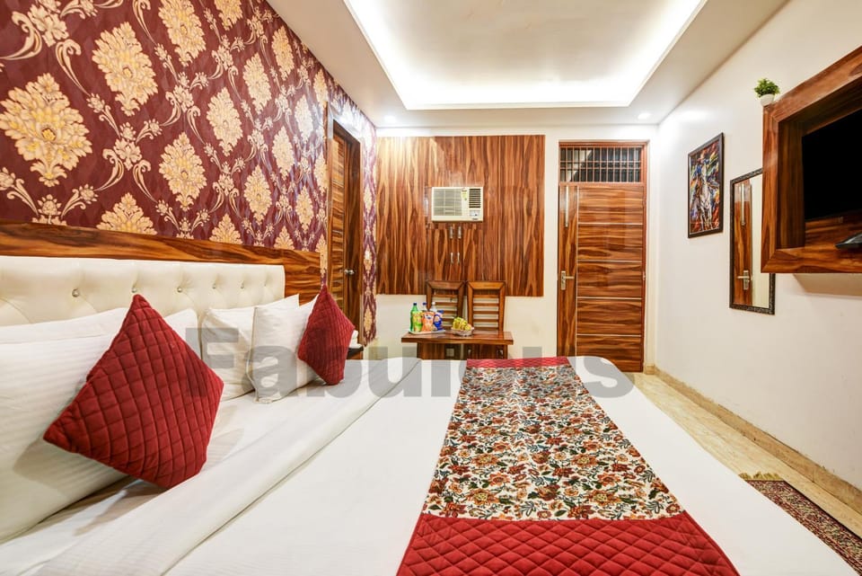 Bed, Living room, Photo of the whole room, Bedroom