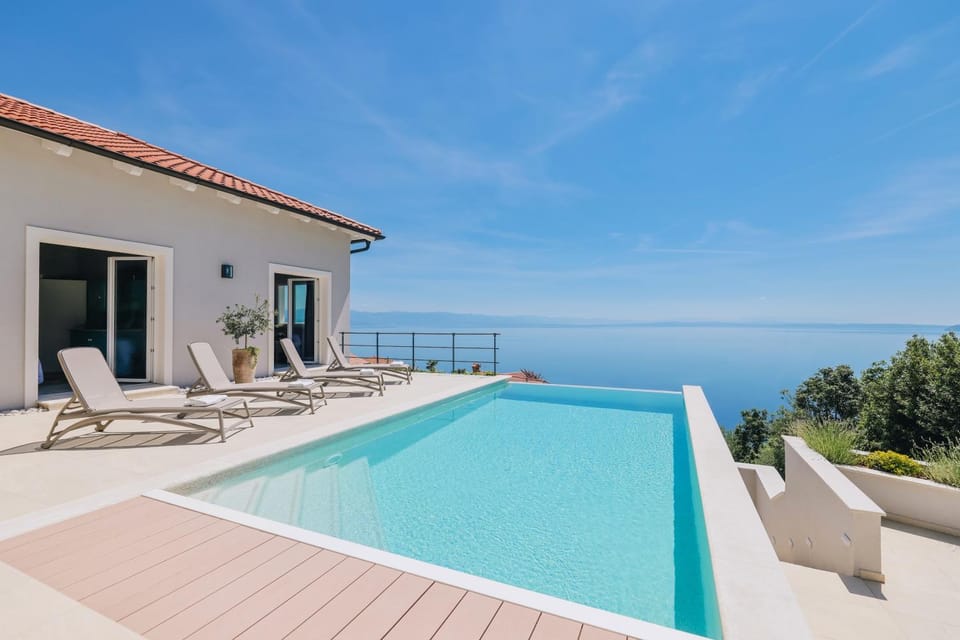 Pool view, Sea view