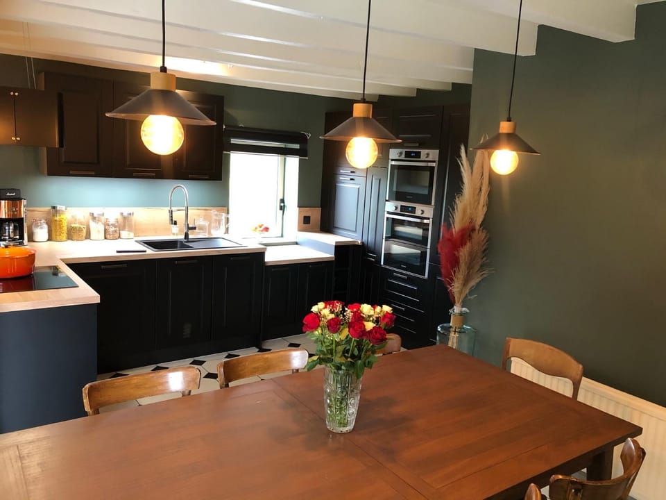 Kitchen or kitchenette, Dining area, Communal kitchen