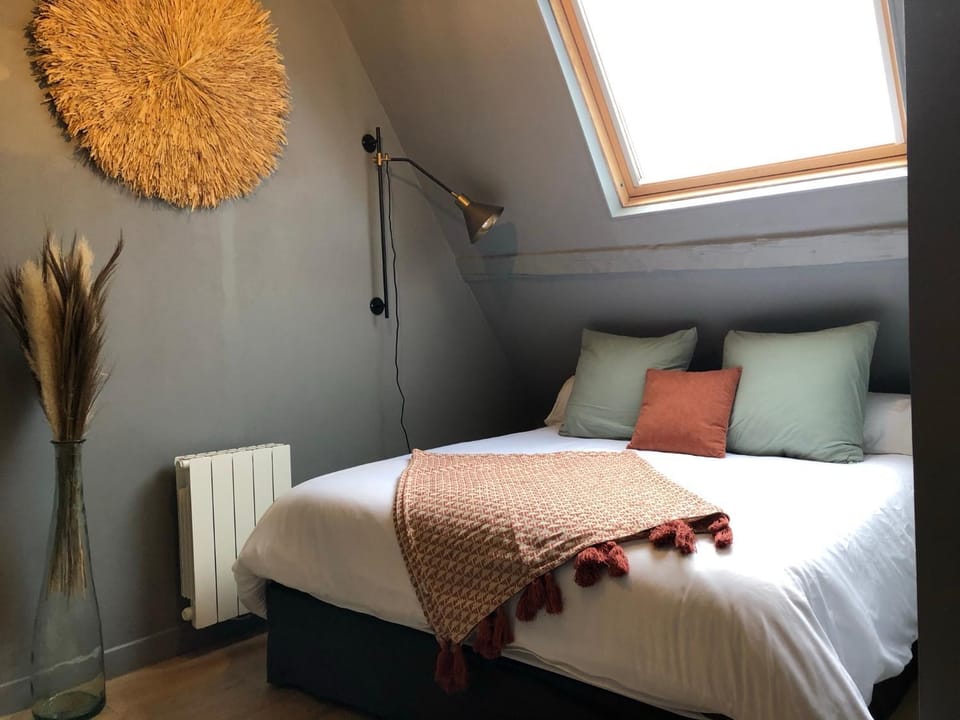 Bed, Bedroom