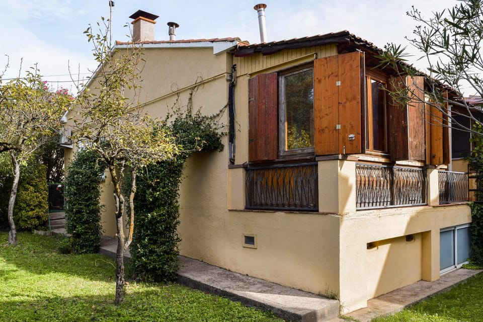 Property building, Facade/entrance, Off site, Garden, Garden view