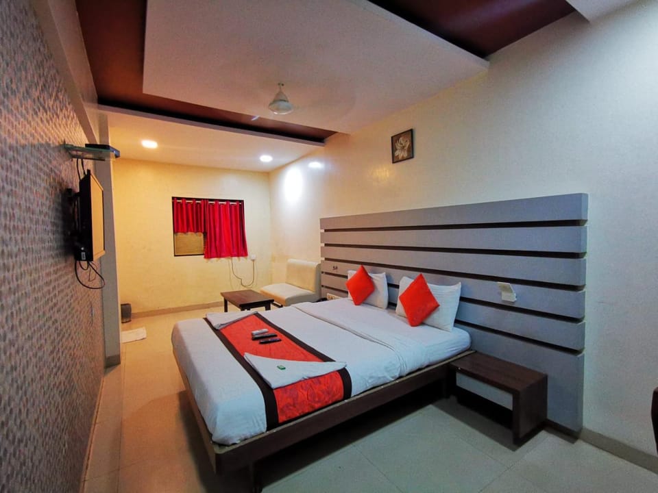 Bed, Night, Bathroom, Photo of the whole room, Bedroom