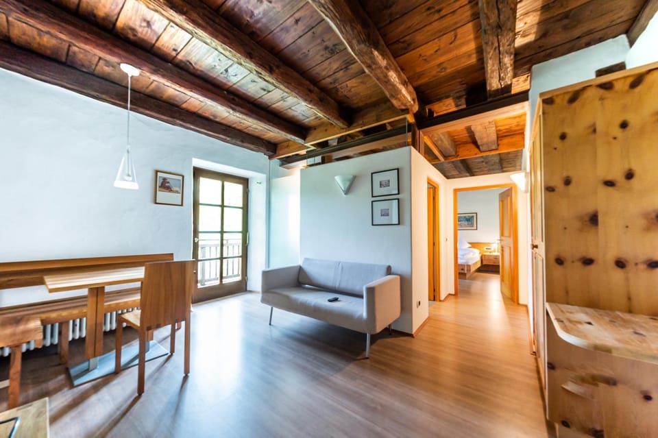 Living room, Photo of the whole room, Seating area, Dining area, Bedroom