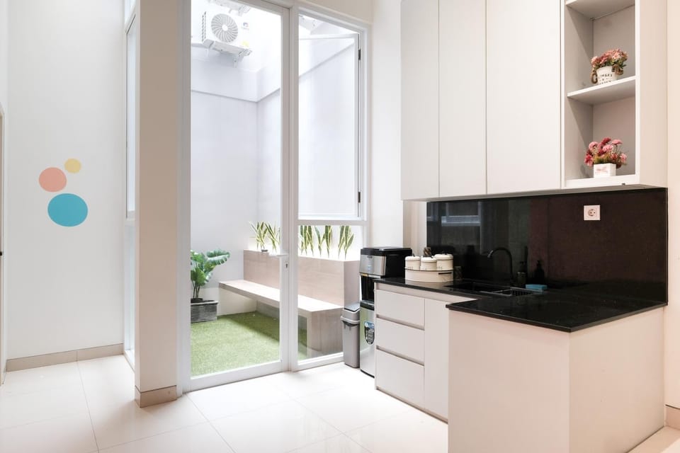 Kitchen or kitchenette