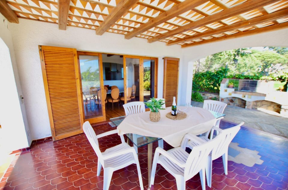 V&V LLORET- VILLA MEDITERRANIA, preciosa villa con panorámicas vistas mar en zona muy tranquila y residencial House in Selva