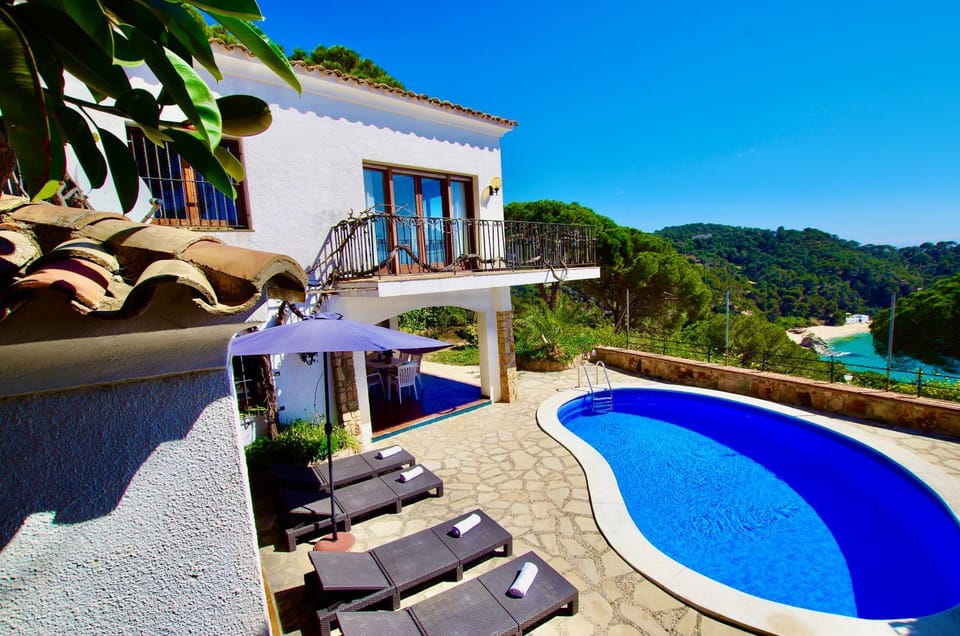 V&V LLORET- VILLA MEDITERRANIA, preciosa villa con panorámicas vistas mar en zona muy tranquila y residencial House in Selva