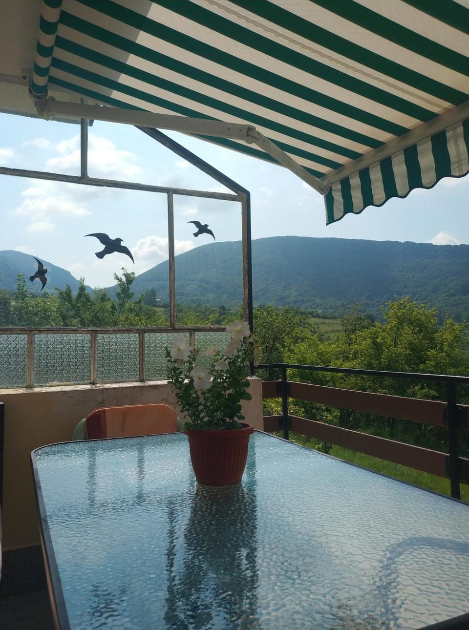 View (from property/room), Balcony/Terrace, Seating area, Garden view, Mountain view, Street view, Sunrise, Sunset, Quiet street view, Inner courtyard view