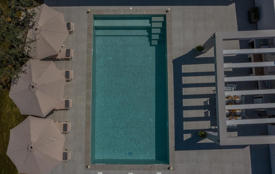 Day, Pool view, Swimming pool, sunbed