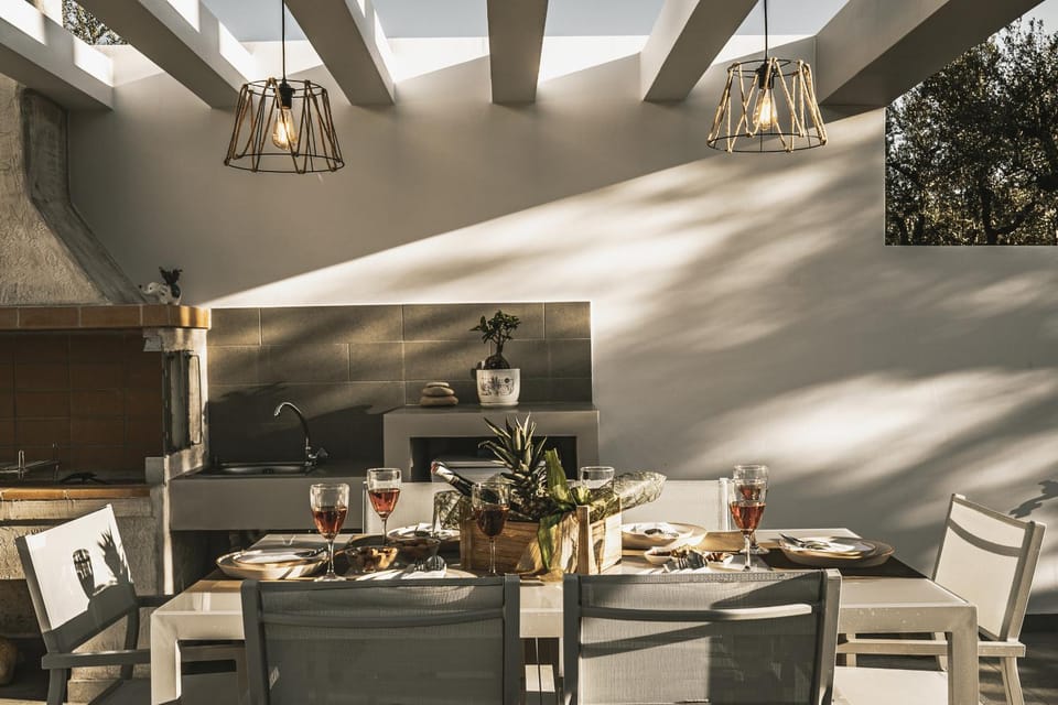 Kitchen or kitchenette, Food and drinks, Seating area, Dining area, Food