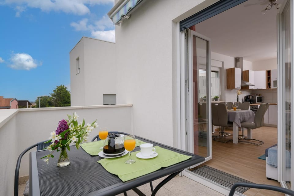 Balcony/Terrace, Food and drinks, Food, Breakfast