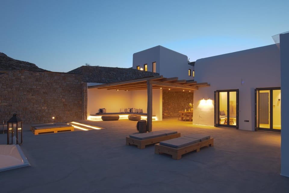 Property building, Night, Balcony/Terrace