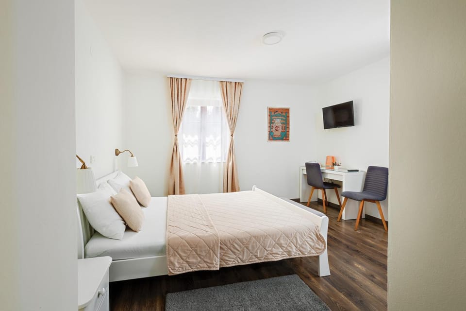 Green lakes house 2 Bed and Breakfast in Jezerce