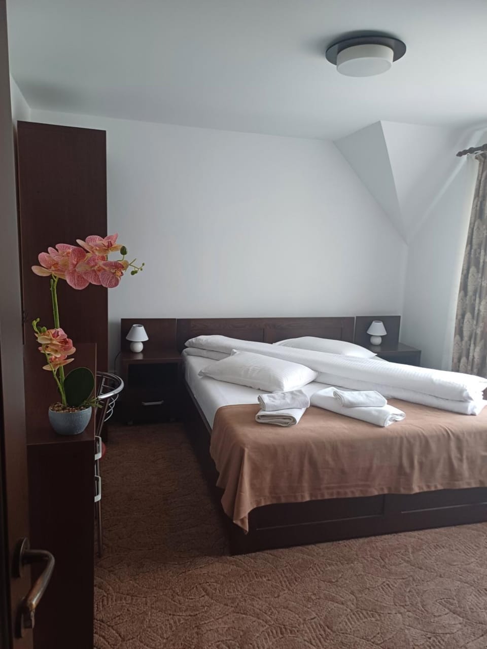 Pensiunea Magura Ocnei Bed and Breakfast in Romania