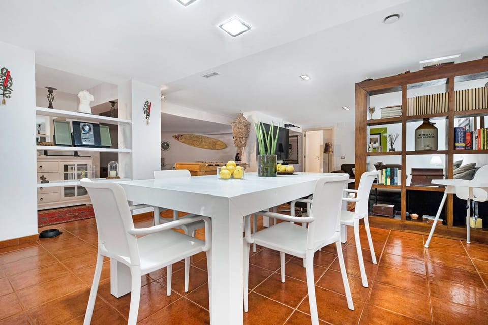 Property building, Kitchen or kitchenette, Living room