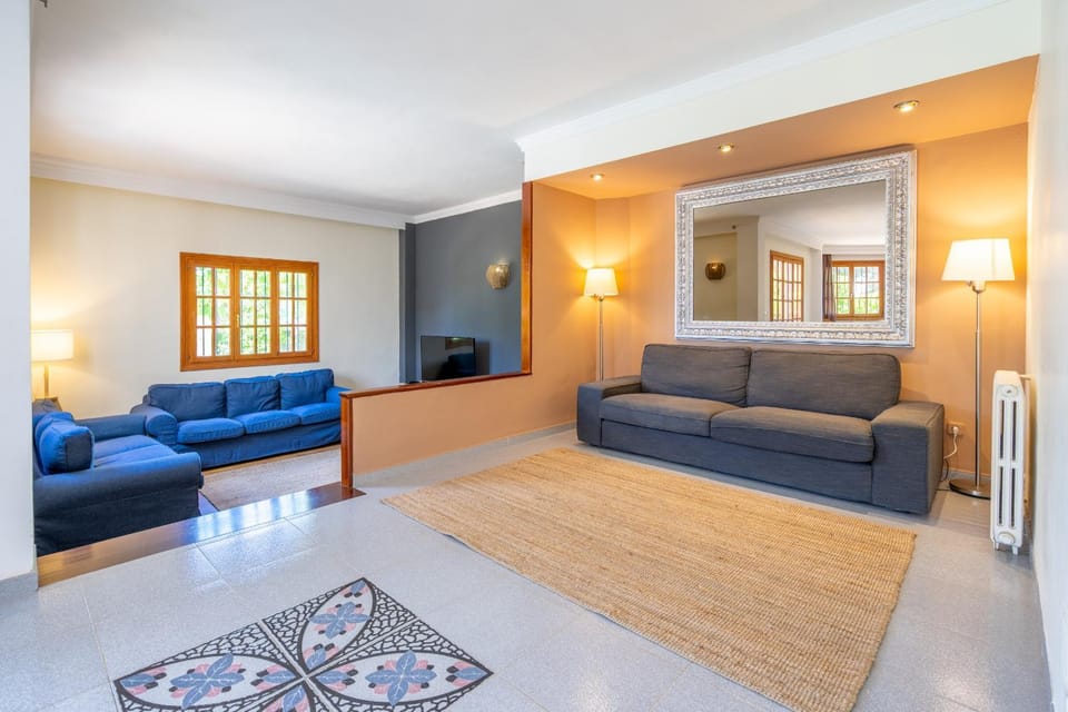 Communal lounge/ TV room, Living room