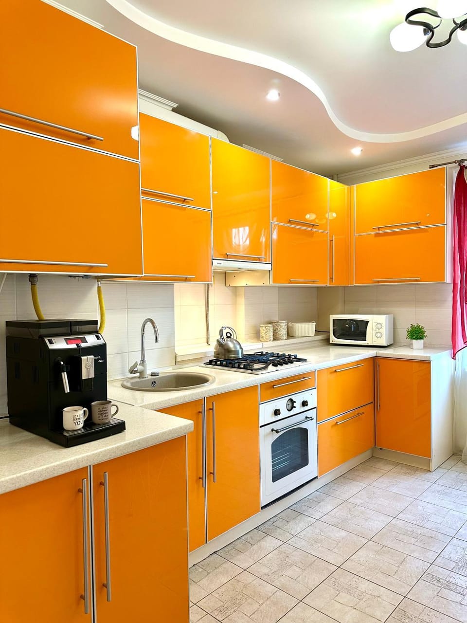 Coffee/tea facilities, Kitchen or kitchenette, microwave, oven, pet friendly, stove