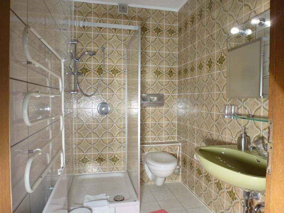 Bathroom, Decorative detail