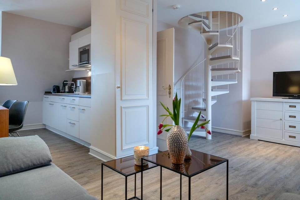 Kitchen or kitchenette, Living room