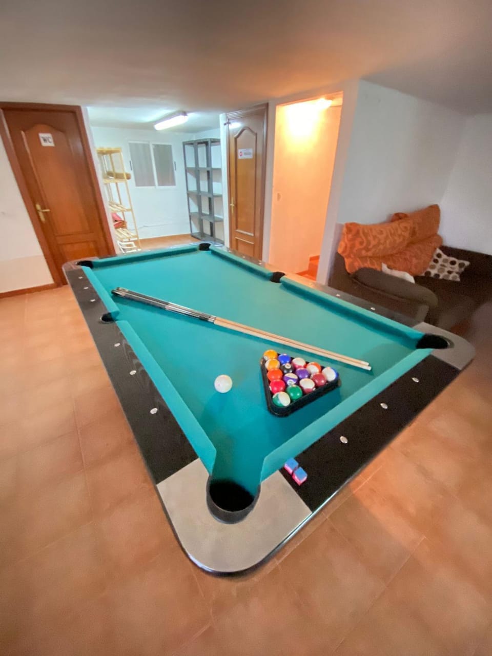 Billiard, Game Room