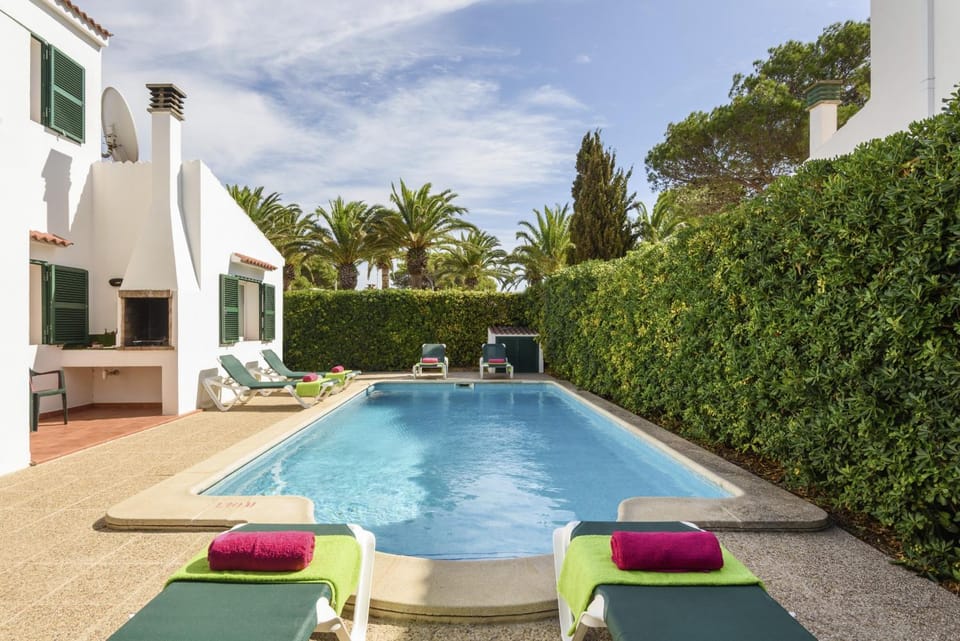 Property building, Patio, Balcony/Terrace, Swimming pool