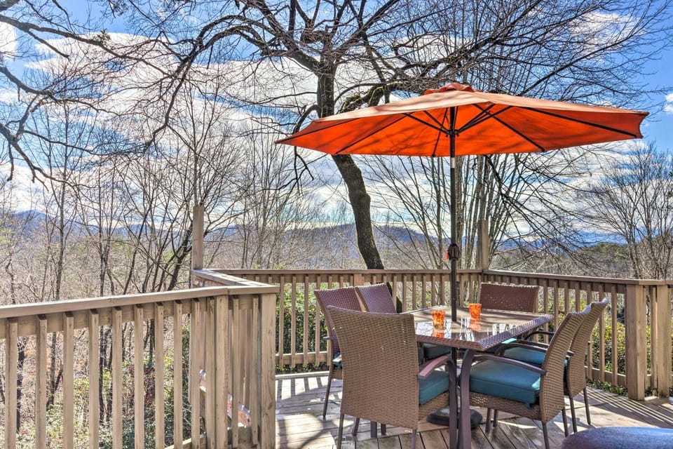 Deck & Mtn Views: Resort Home in Rumbling Bald! House in Lake Lure