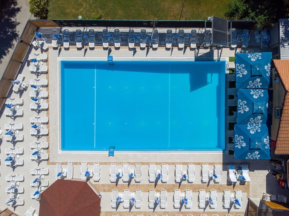 Day, Bird's eye view, Pool view, Swimming pool, sunbed