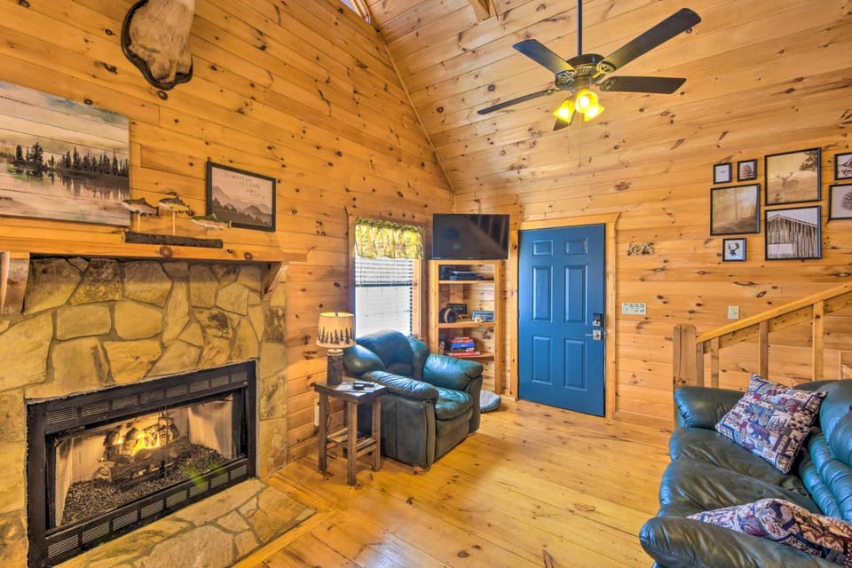 Creekside Cabin in the Blue Ridge Mountains! Cabin in Georgia