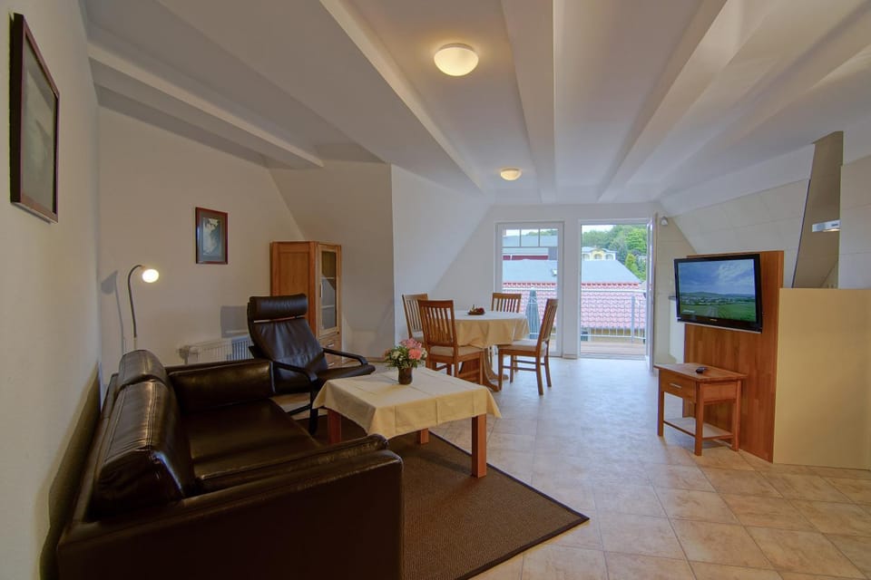 Living room, Photo of the whole room