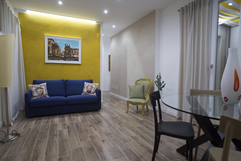 Living room, Seating area