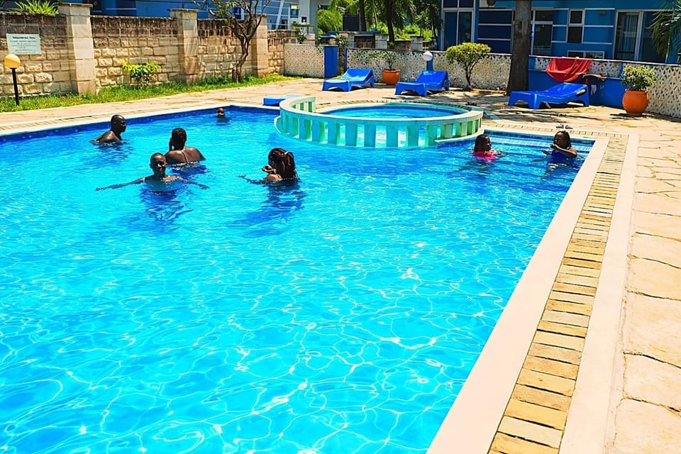 Day, Swimming pool