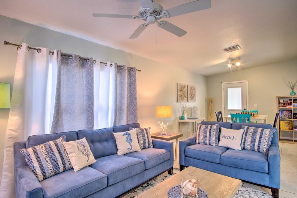 Cozy Melbourne Home w/ Deck & Pool: 5 Mi to Beach! House in Melbourne