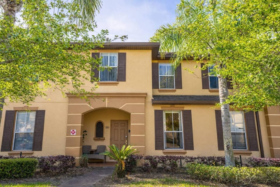 727 Regal Palms House in Four Corners