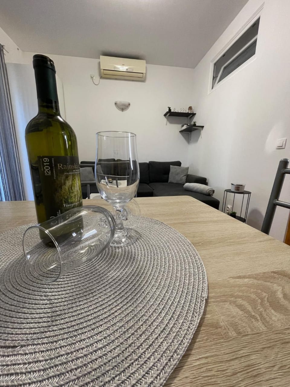 Living room, Seating area, Dining area, Drinks