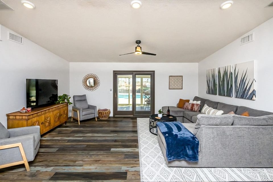 Trendy Desert Getaway Pool, Spa, Game Room House in Lake Havasu City