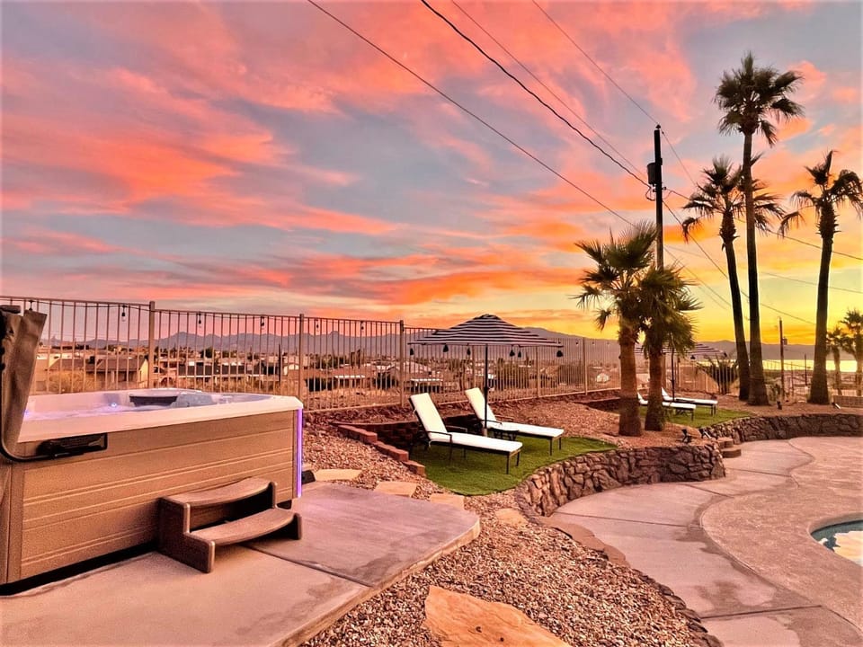 Trendy Desert Getaway Pool, Spa, Game Room House in Lake Havasu City