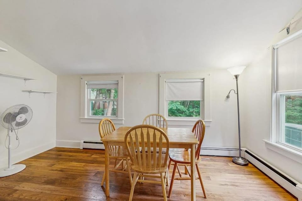 Seating area, Dining area