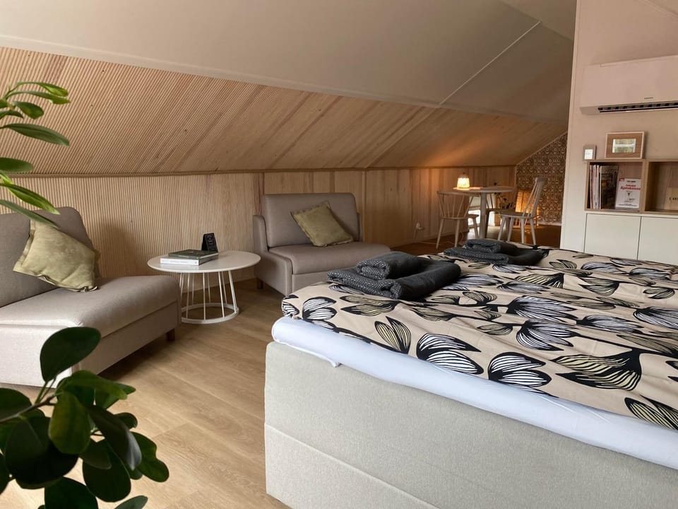 Living room, Photo of the whole room, Bedroom